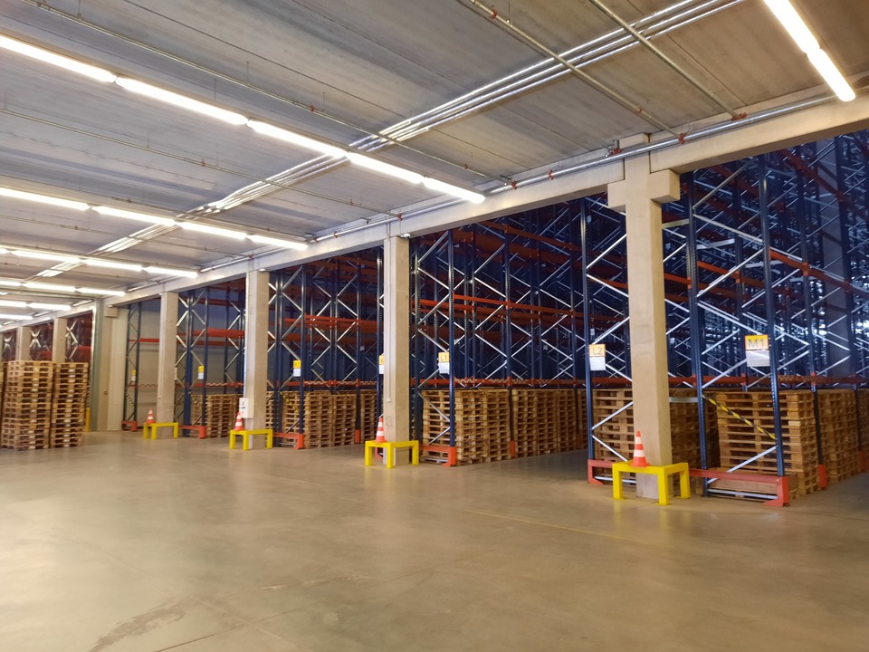 The Class A warehouse combined with its close location to the border makes it attractive for many companies